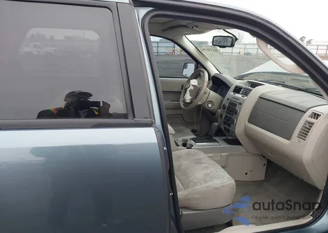 2010 Ford Escape Xlt z USA, uszkodzony, nr VIN 1FMCU9DG7AKB80110